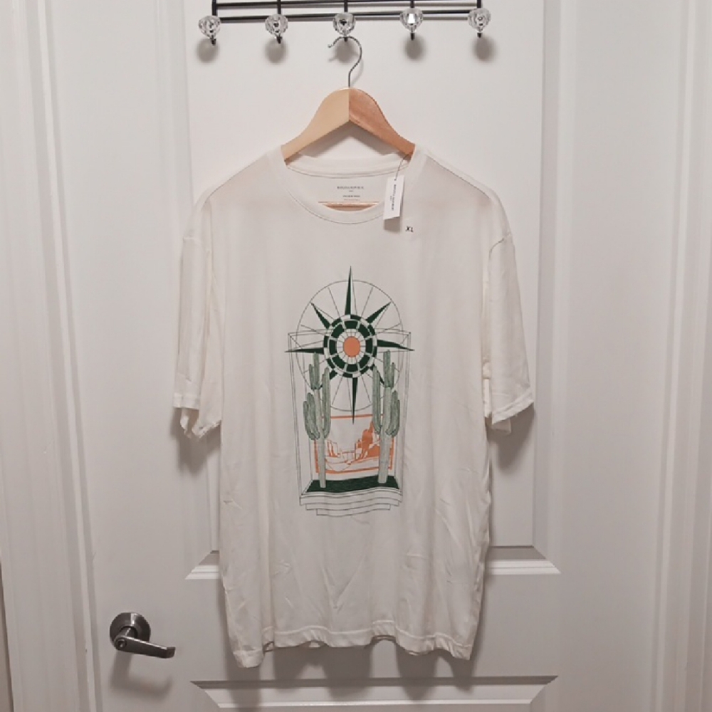 LAST CHANCE! NWT Banana Republic White Graphic Tee